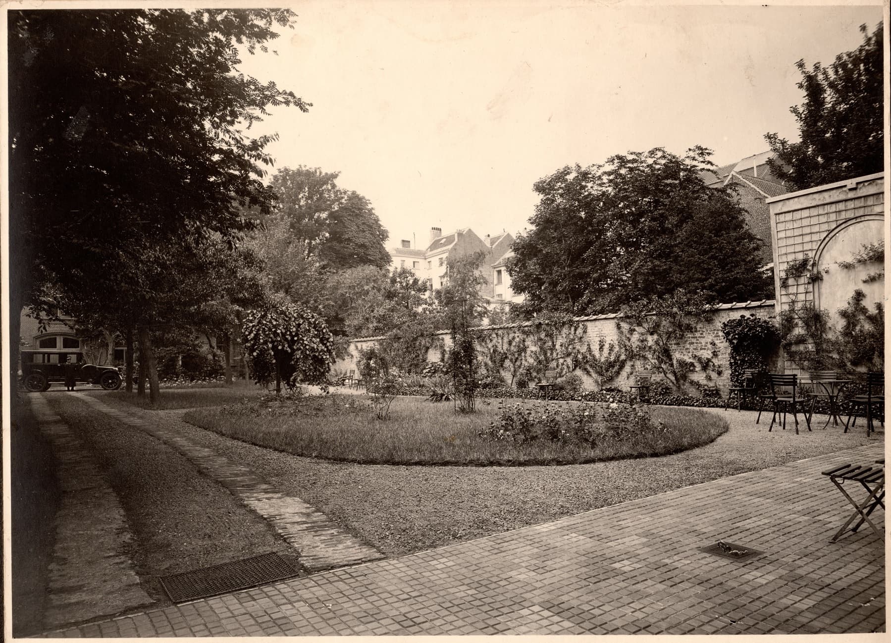 Embassy Garden, Servants Quarters & Garage