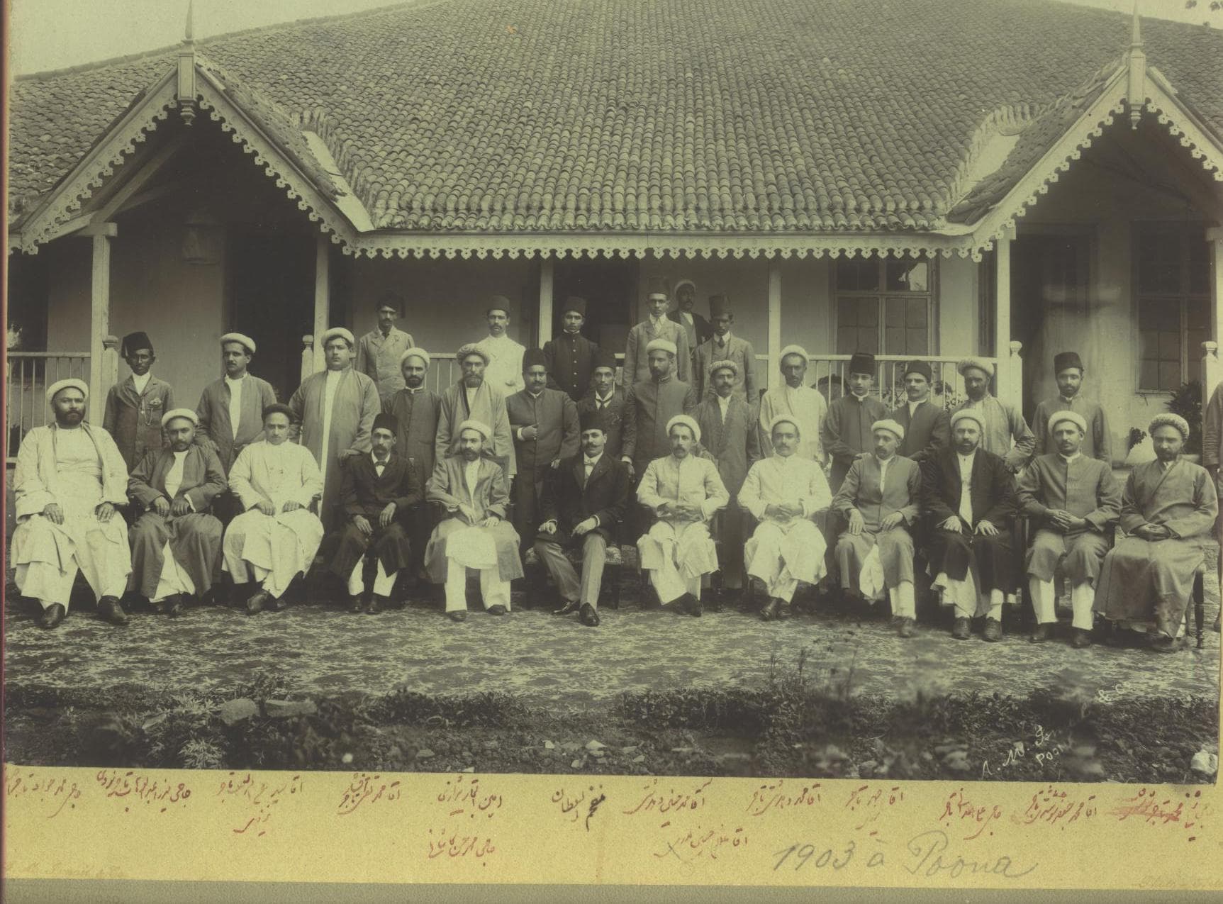 Mofakham Soltan 1903 in Poona (India) with a number of Merchants